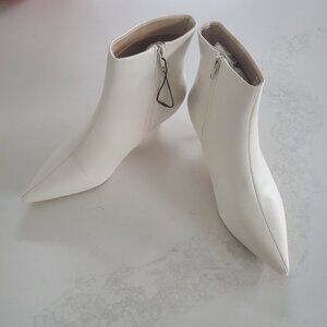 Stunning New Cider White/Off White Faux Leather Kitten Heel Ankle Boots   40/9